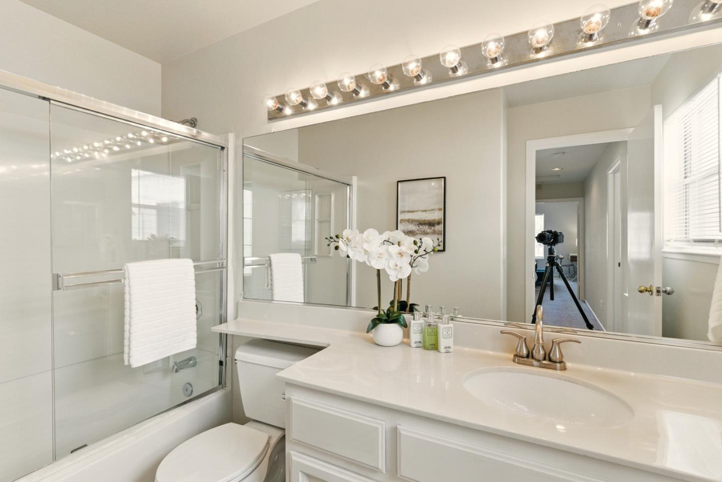 Detail Gallery Image 18 of 47 For 583 Shoal Cir, Redwood Shores,  CA 94065 - 2 Beds | 2/1 Baths