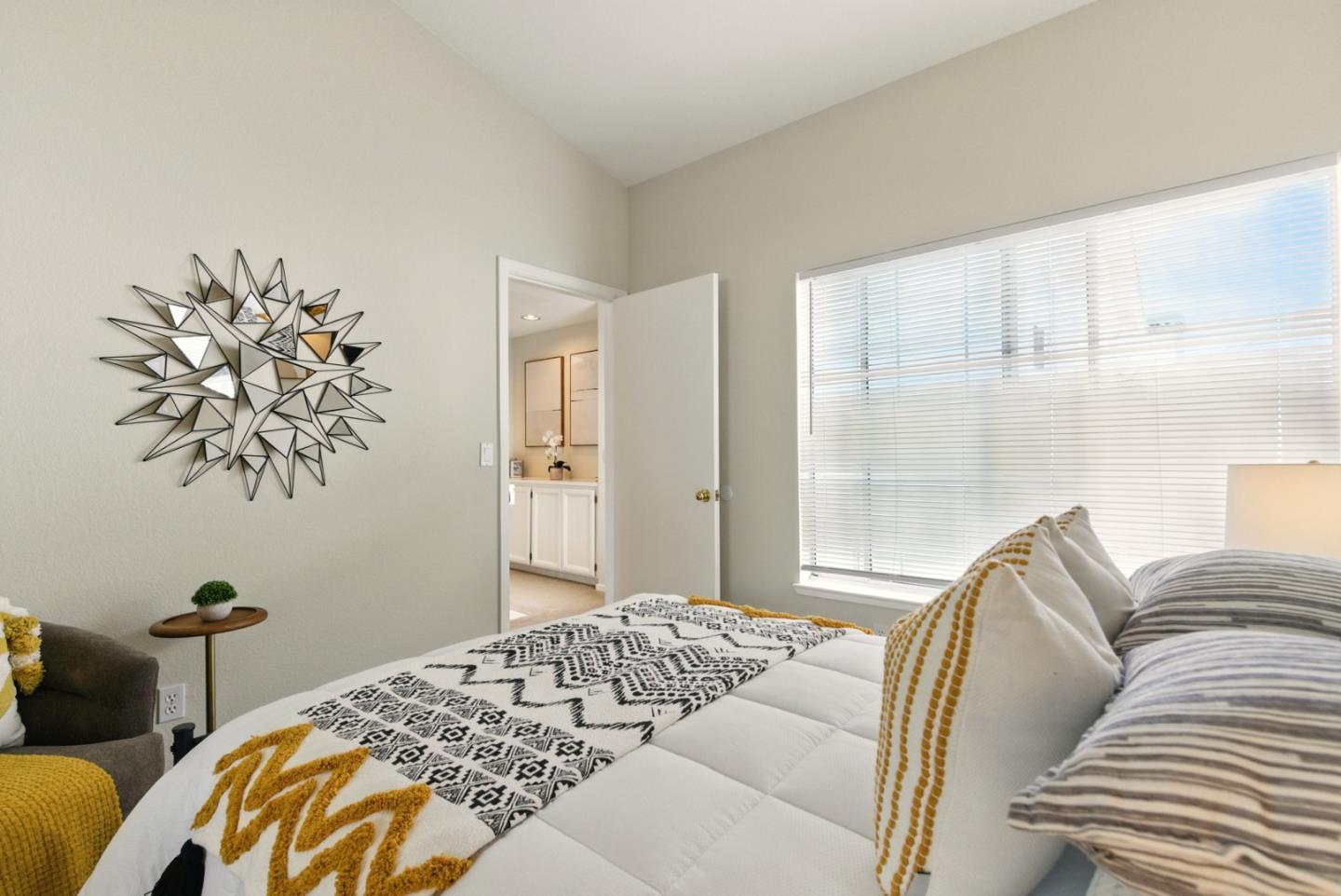 Detail Gallery Image 21 of 47 For 583 Shoal Cir, Redwood Shores,  CA 94065 - 2 Beds | 2/1 Baths