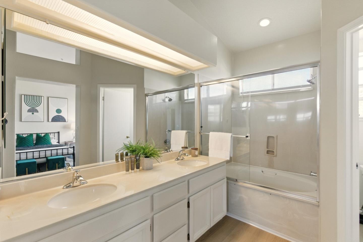 Detail Gallery Image 27 of 47 For 583 Shoal Cir, Redwood Shores,  CA 94065 - 2 Beds | 2/1 Baths