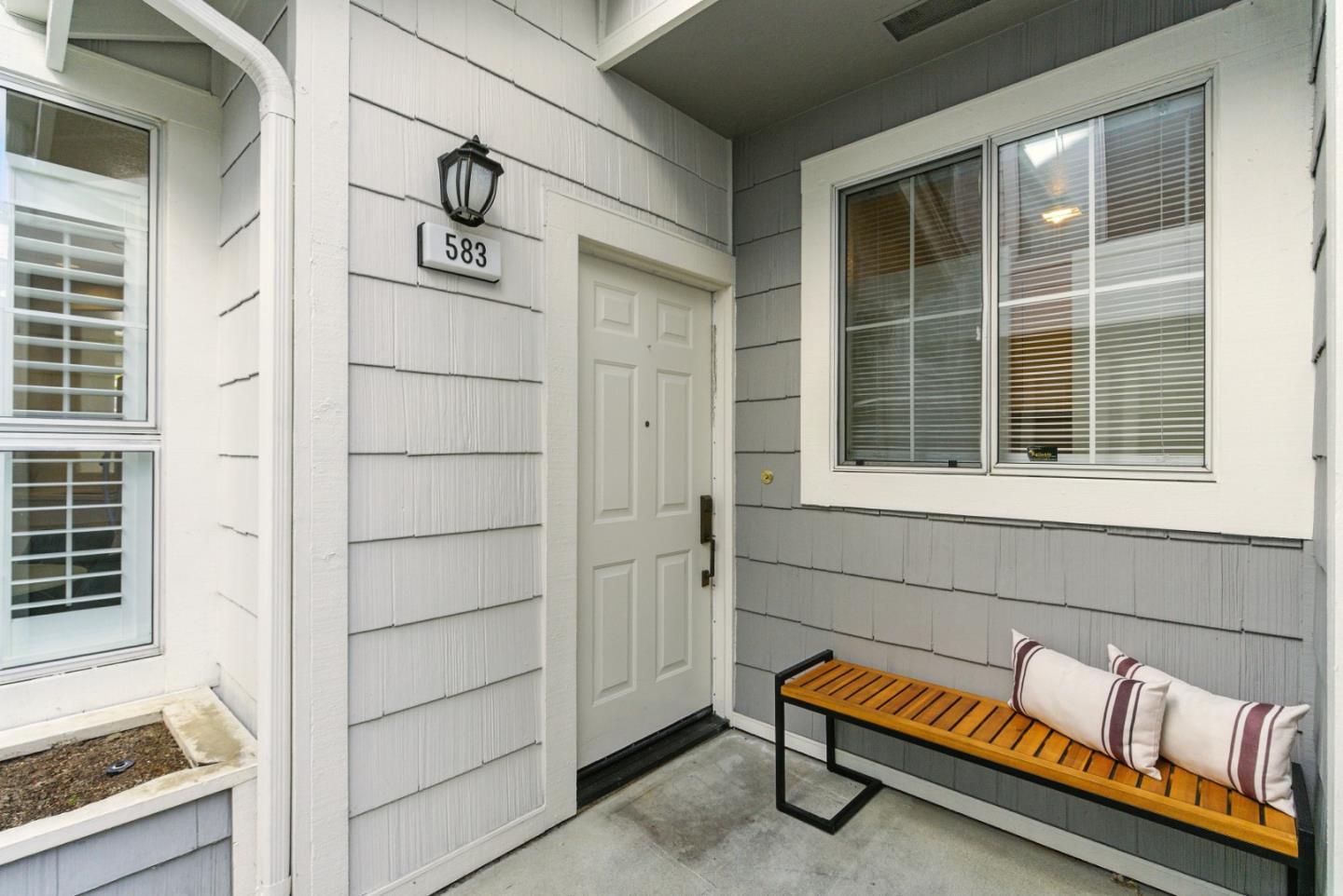 Detail Gallery Image 3 of 47 For 583 Shoal Cir, Redwood Shores,  CA 94065 - 2 Beds | 2/1 Baths