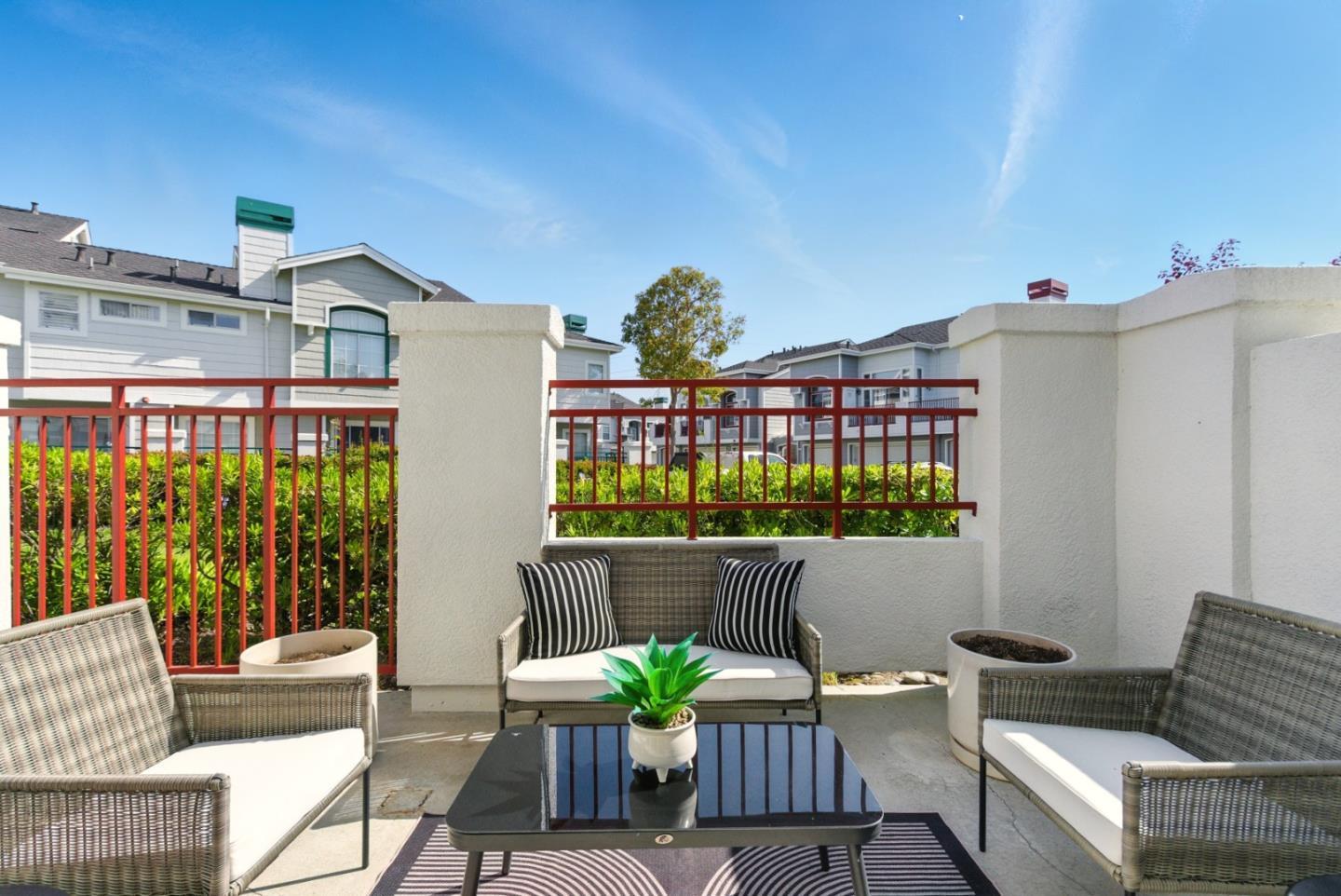 Detail Gallery Image 30 of 47 For 583 Shoal Cir, Redwood Shores,  CA 94065 - 2 Beds | 2/1 Baths