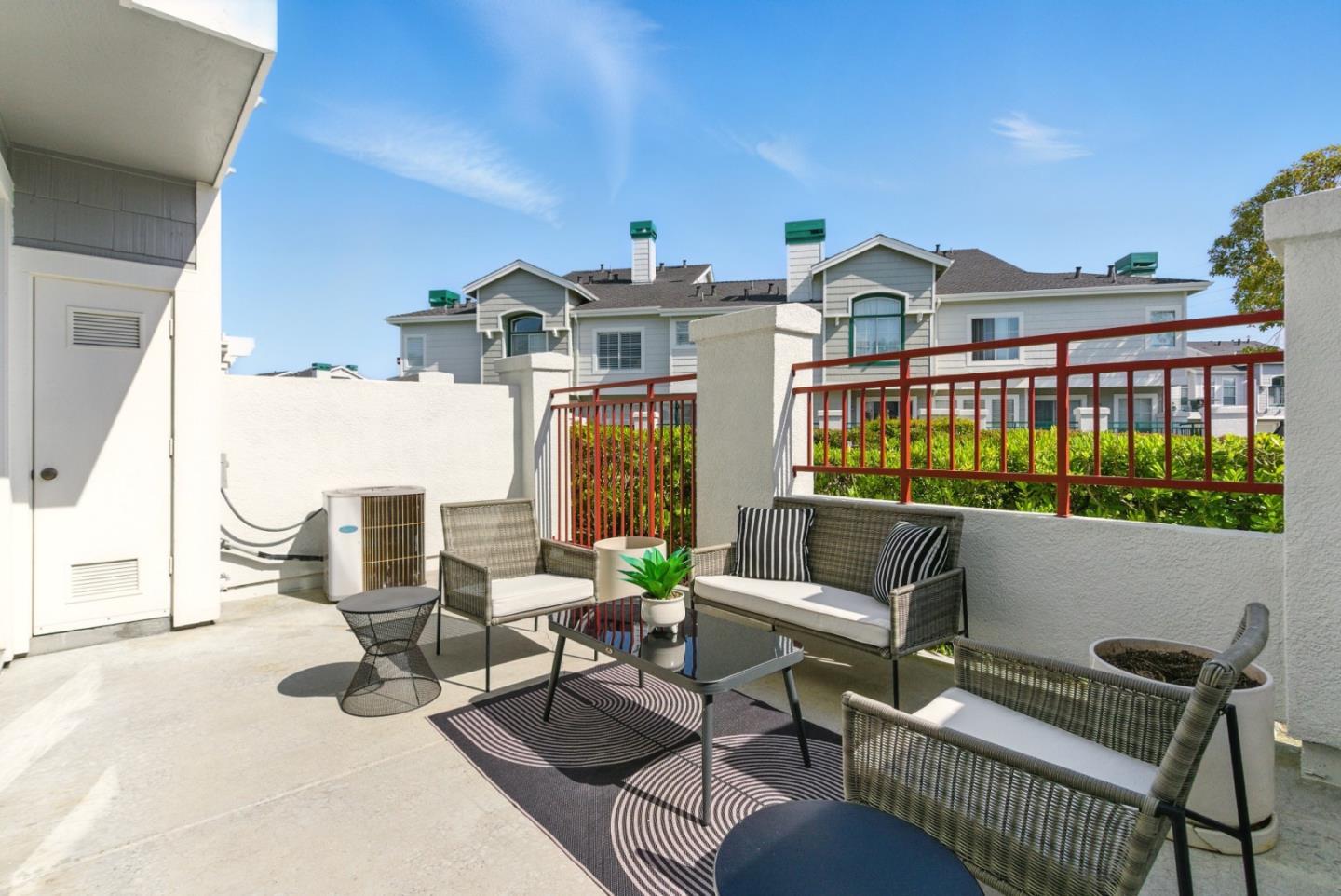 Detail Gallery Image 32 of 47 For 583 Shoal Cir, Redwood Shores,  CA 94065 - 2 Beds | 2/1 Baths