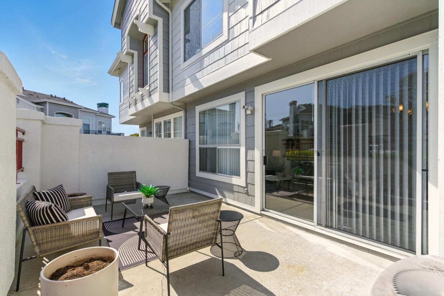 Detail Gallery Image 33 of 47 For 583 Shoal Cir, Redwood Shores,  CA 94065 - 2 Beds | 2/1 Baths