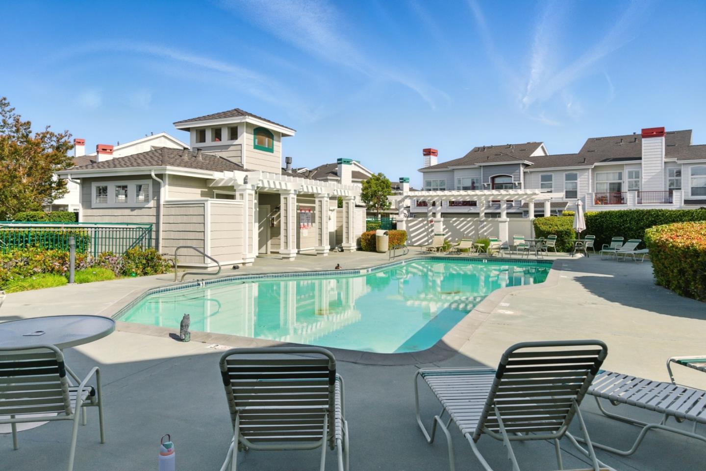 Detail Gallery Image 39 of 47 For 583 Shoal Cir, Redwood Shores,  CA 94065 - 2 Beds | 2/1 Baths