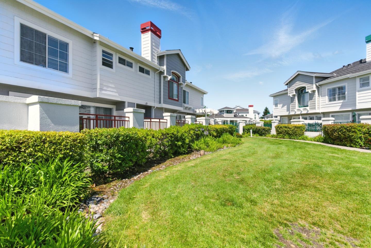 Detail Gallery Image 46 of 47 For 583 Shoal Cir, Redwood Shores,  CA 94065 - 2 Beds | 2/1 Baths