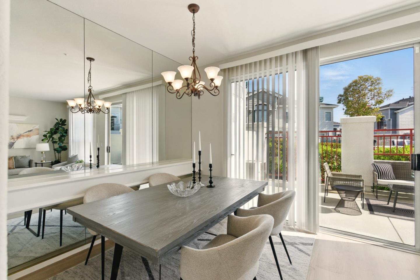 Detail Gallery Image 8 of 47 For 583 Shoal Cir, Redwood Shores,  CA 94065 - 2 Beds | 2/1 Baths