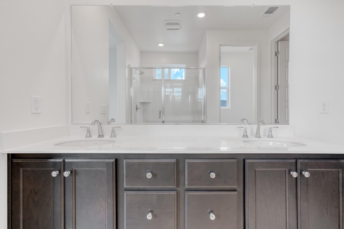 Detail Gallery Image 13 of 49 For 15954 Testarossa St, Lathrop,  CA 95330 - 4 Beds | 3 Baths