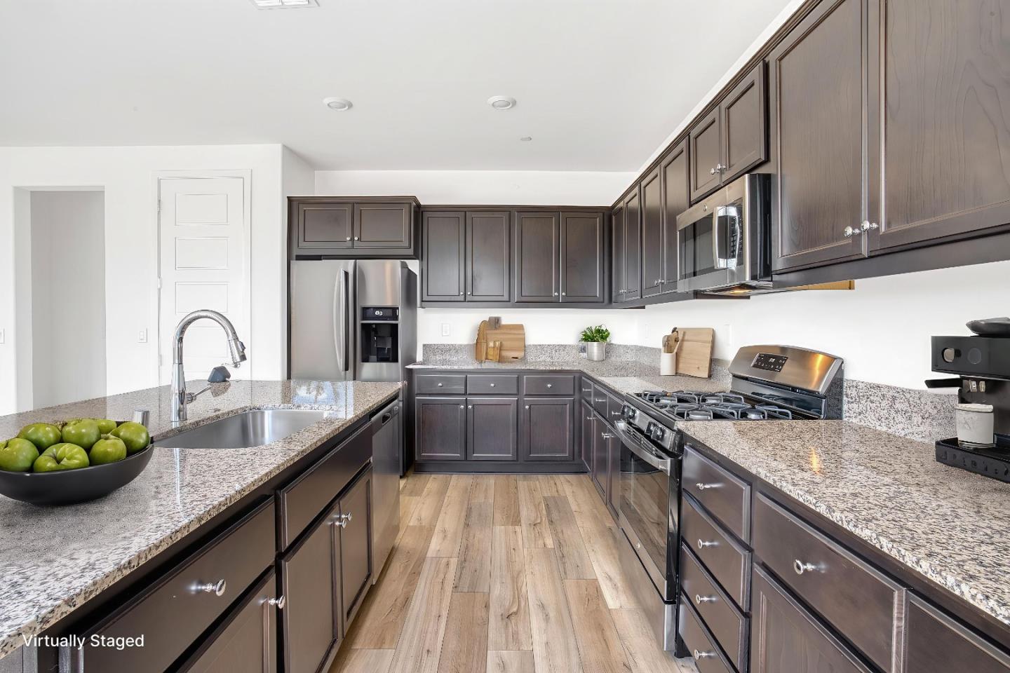 Detail Gallery Image 4 of 49 For 15954 Testarossa St, Lathrop,  CA 95330 - 4 Beds | 3 Baths