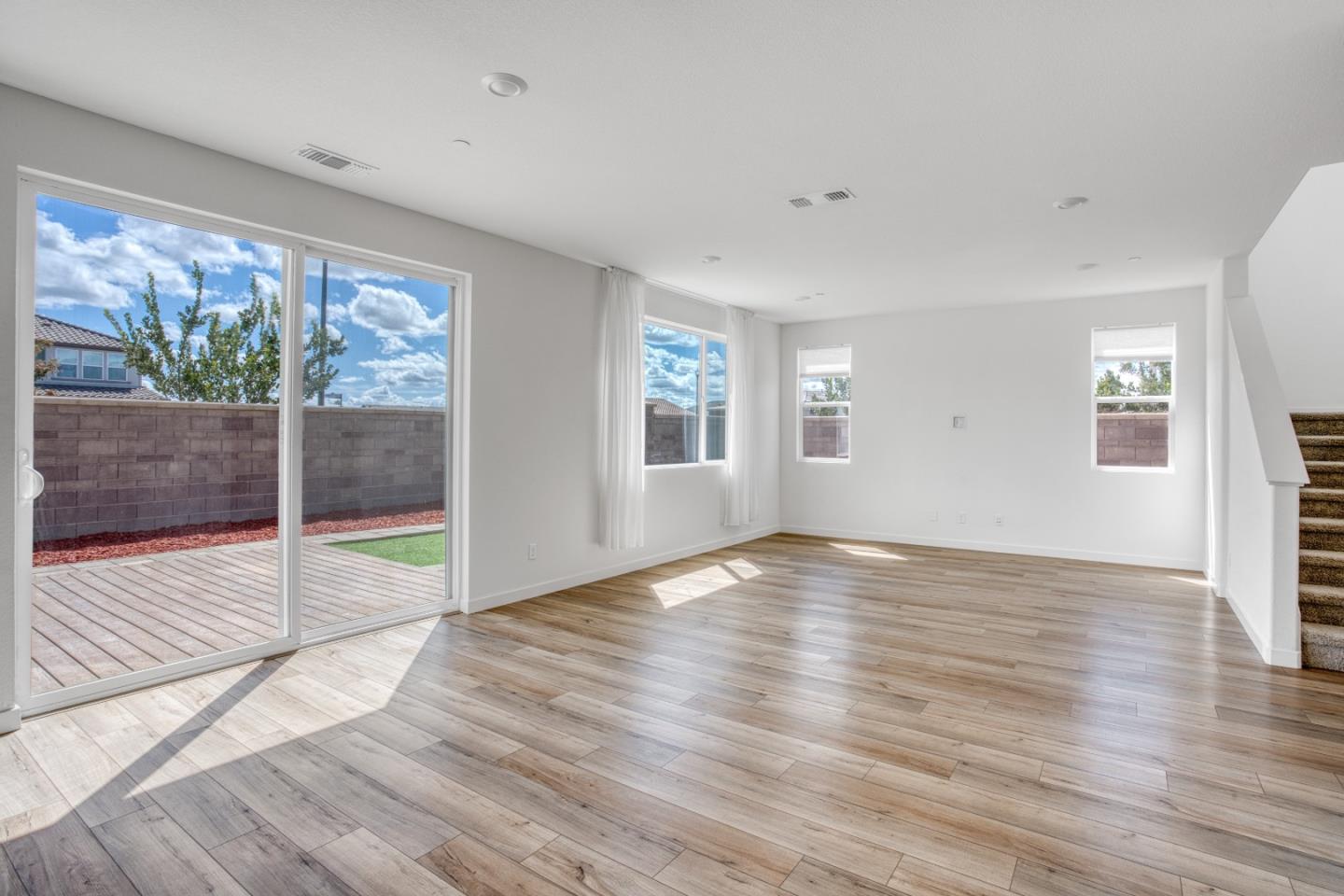 Detail Gallery Image 7 of 49 For 15954 Testarossa St, Lathrop,  CA 95330 - 4 Beds | 3 Baths
