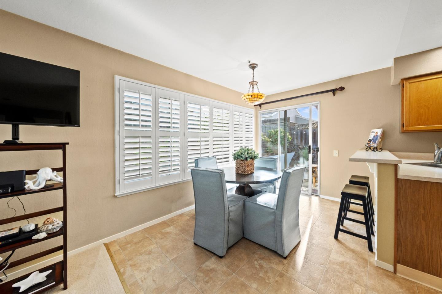 Detail Gallery Image 5 of 22 For 4 Primrose Cir, Seaside,  CA 93955 - 3 Beds | 2 Baths