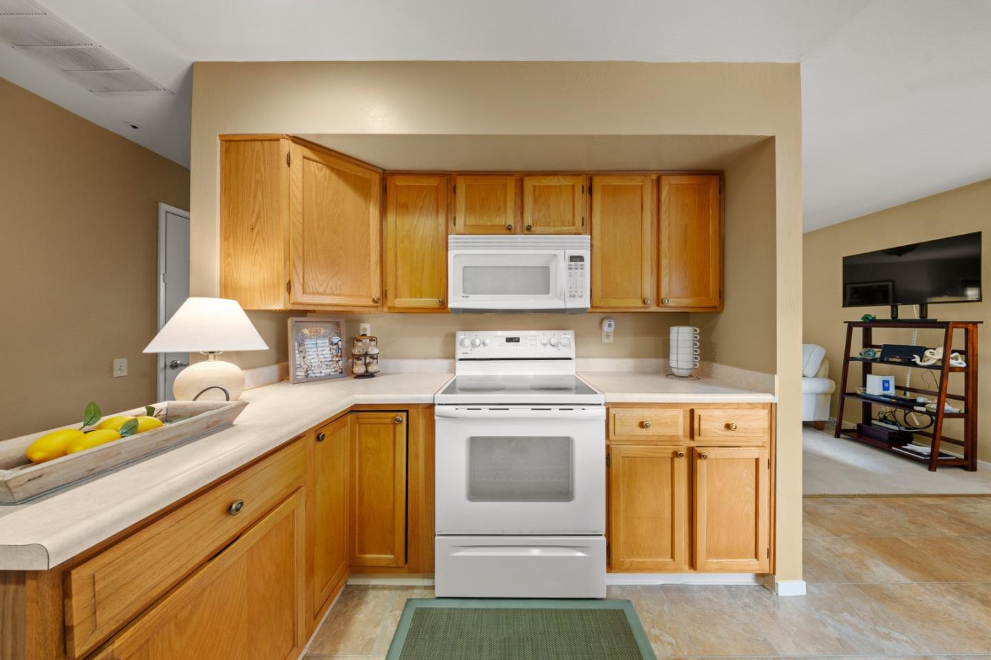 Detail Gallery Image 8 of 22 For 4 Primrose Cir, Seaside,  CA 93955 - 3 Beds | 2 Baths