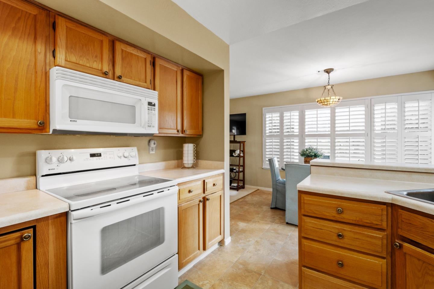 Detail Gallery Image 9 of 22 For 4 Primrose Cir, Seaside,  CA 93955 - 3 Beds | 2 Baths