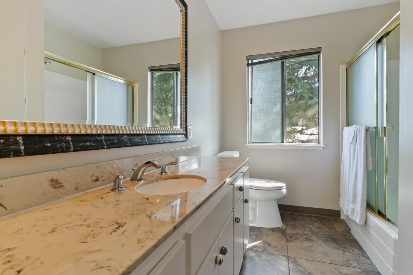 Detail Gallery Image 20 of 54 For 878 Hillcrest Dr, Redwood City,  CA 94062 - 5 Beds | 4 Baths