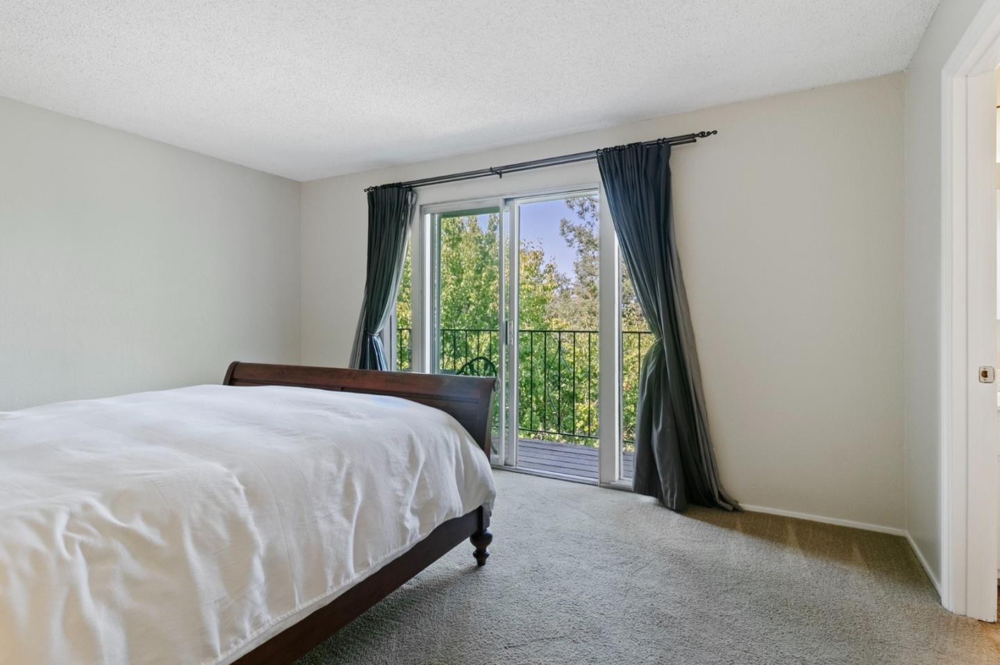 Detail Gallery Image 22 of 54 For 878 Hillcrest Dr, Redwood City,  CA 94062 - 5 Beds | 4 Baths