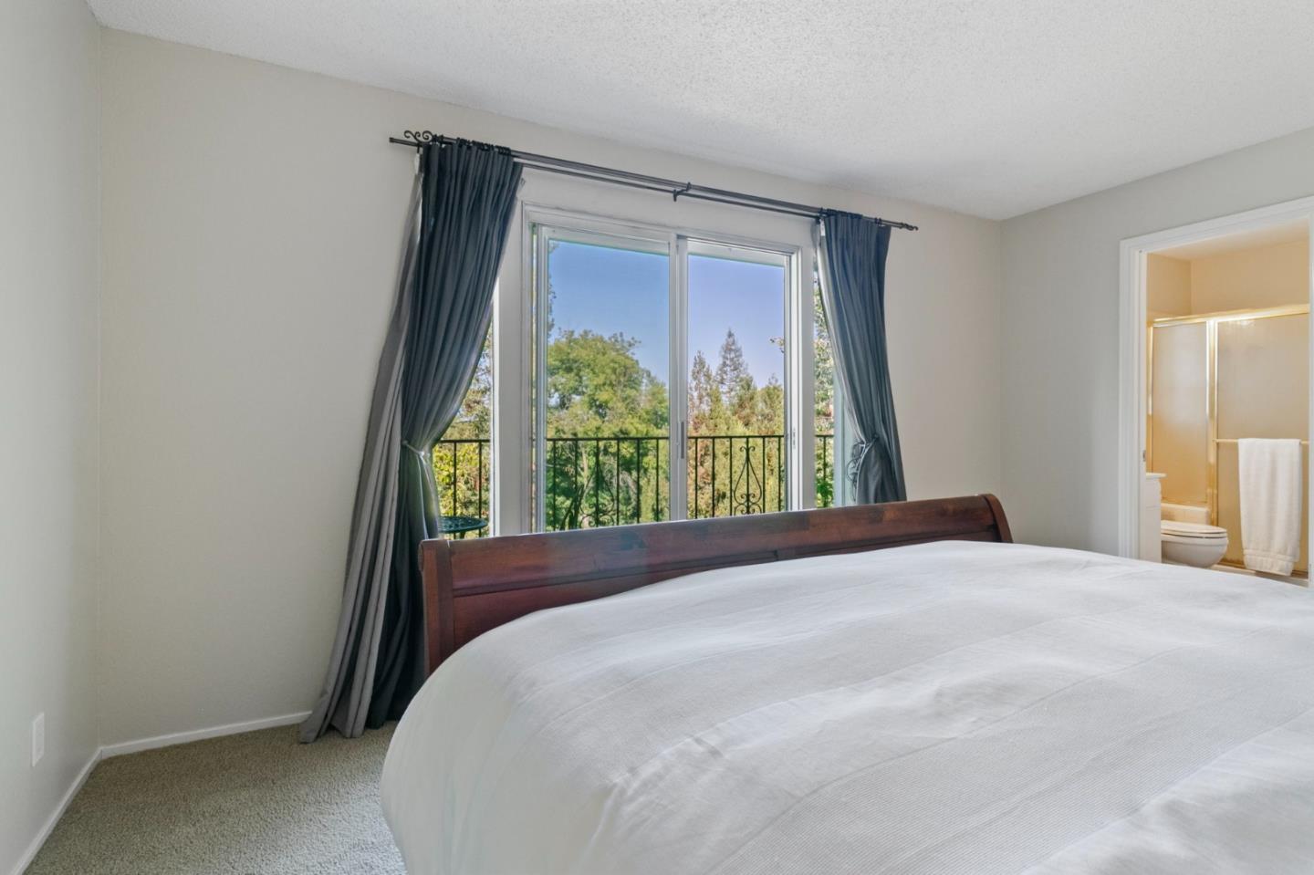 Detail Gallery Image 23 of 54 For 878 Hillcrest Dr, Redwood City,  CA 94062 - 5 Beds | 4 Baths