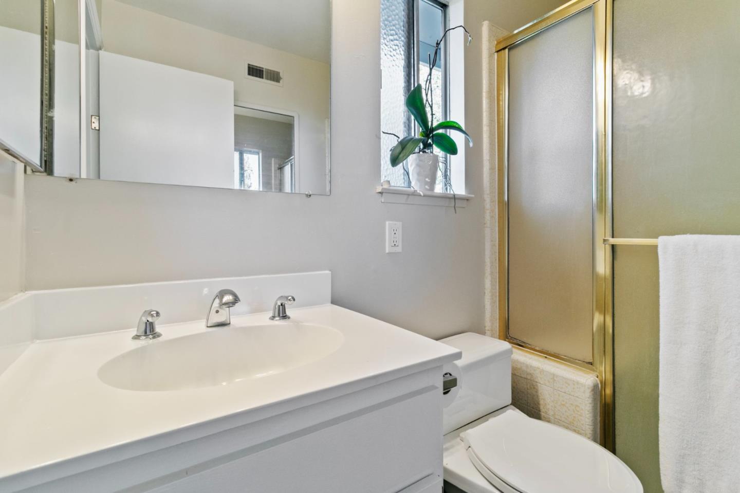 Detail Gallery Image 26 of 54 For 878 Hillcrest Dr, Redwood City,  CA 94062 - 5 Beds | 4 Baths