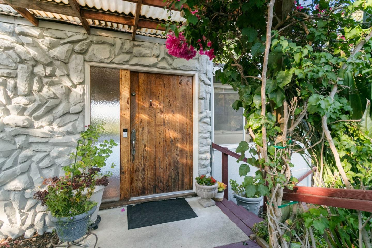 Detail Gallery Image 3 of 54 For 878 Hillcrest Dr, Redwood City,  CA 94062 - 5 Beds | 4 Baths