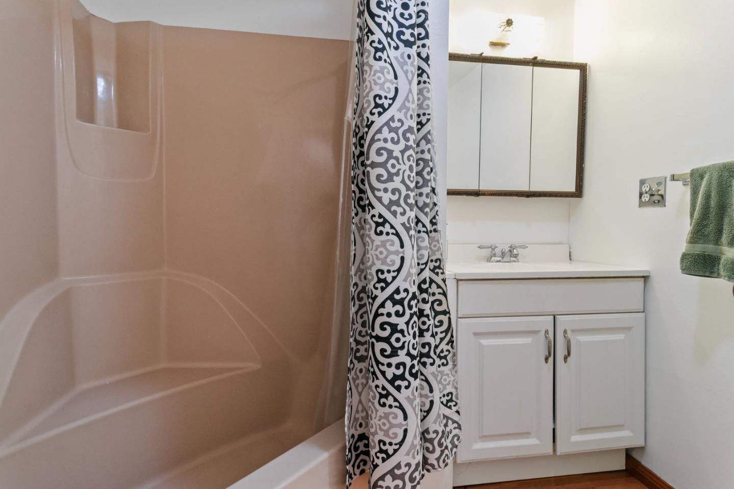 Detail Gallery Image 38 of 54 For 878 Hillcrest Dr, Redwood City,  CA 94062 - 5 Beds | 4 Baths