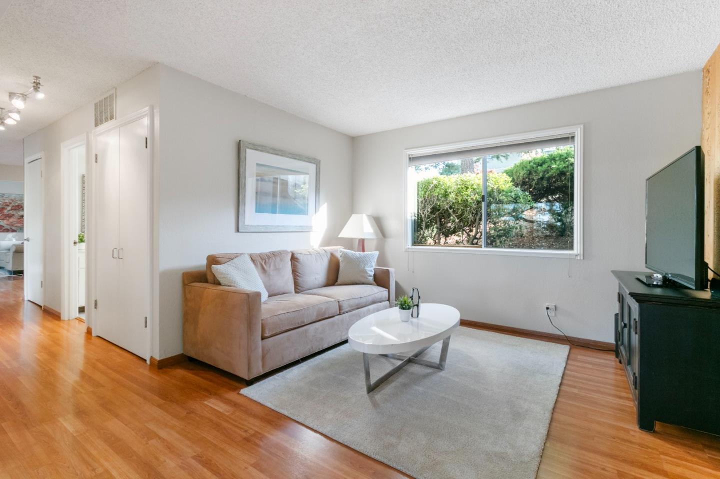 Detail Gallery Image 4 of 54 For 878 Hillcrest Dr, Redwood City,  CA 94062 - 5 Beds | 4 Baths