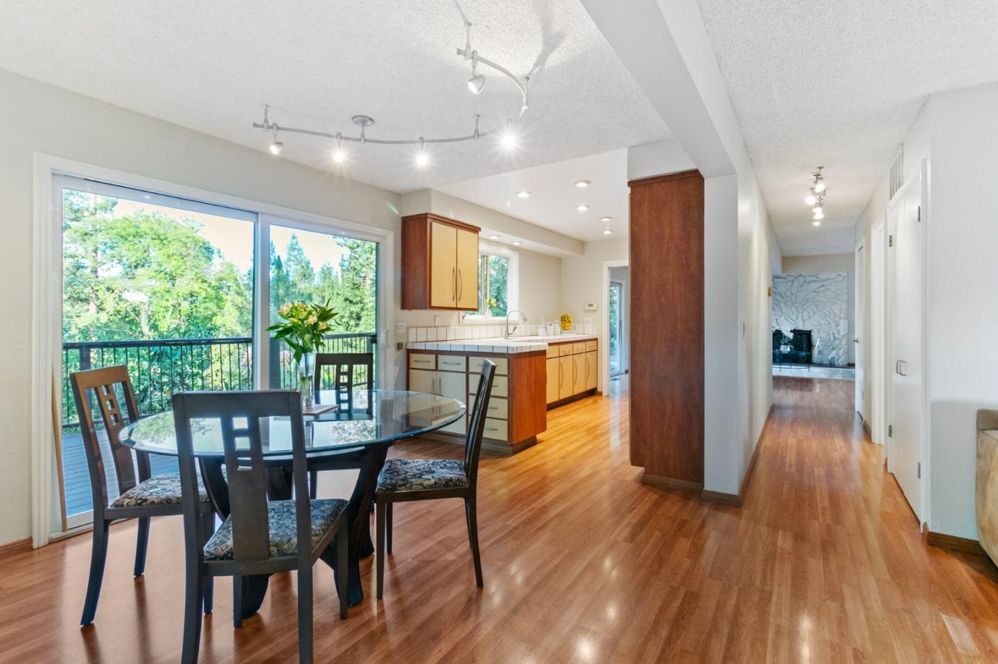 Detail Gallery Image 7 of 54 For 878 Hillcrest Dr, Redwood City,  CA 94062 - 5 Beds | 4 Baths