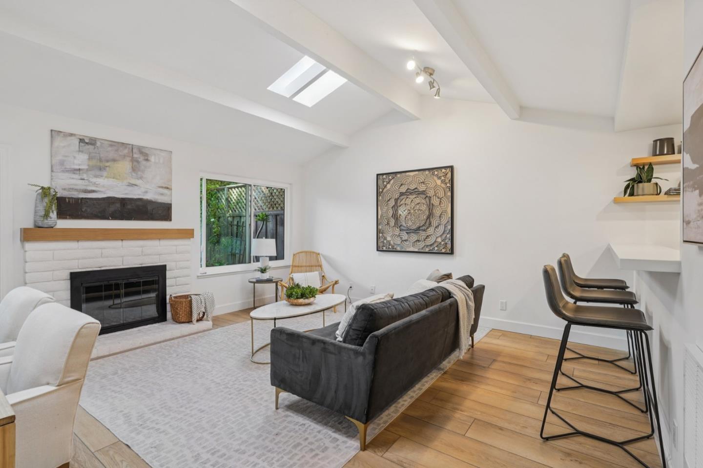 Detail Gallery Image 10 of 41 For 610 Gilbert Ave #2,  Menlo Park,  CA 94025 - 2 Beds | 1/1 Baths