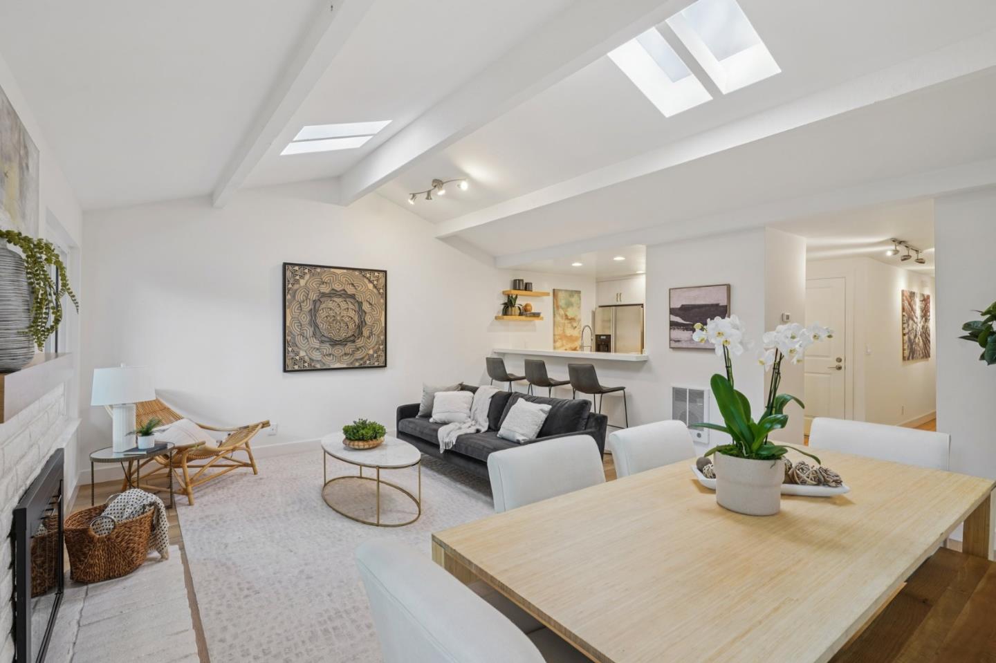 Detail Gallery Image 15 of 41 For 610 Gilbert Ave #2,  Menlo Park,  CA 94025 - 2 Beds | 1/1 Baths