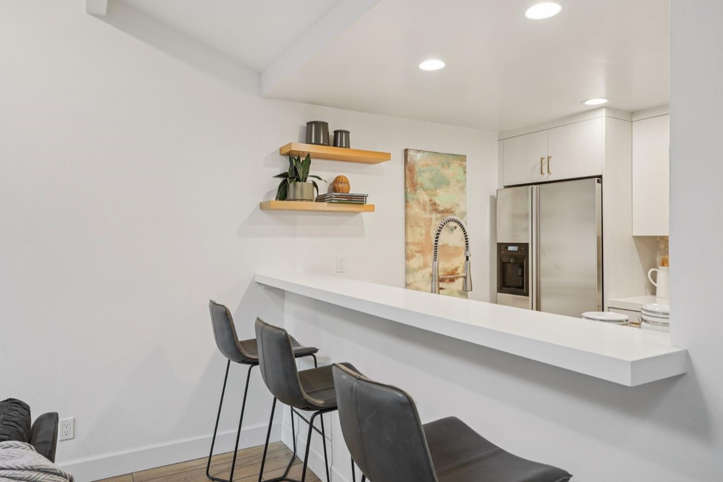 Detail Gallery Image 17 of 41 For 610 Gilbert Ave #2,  Menlo Park,  CA 94025 - 2 Beds | 1/1 Baths