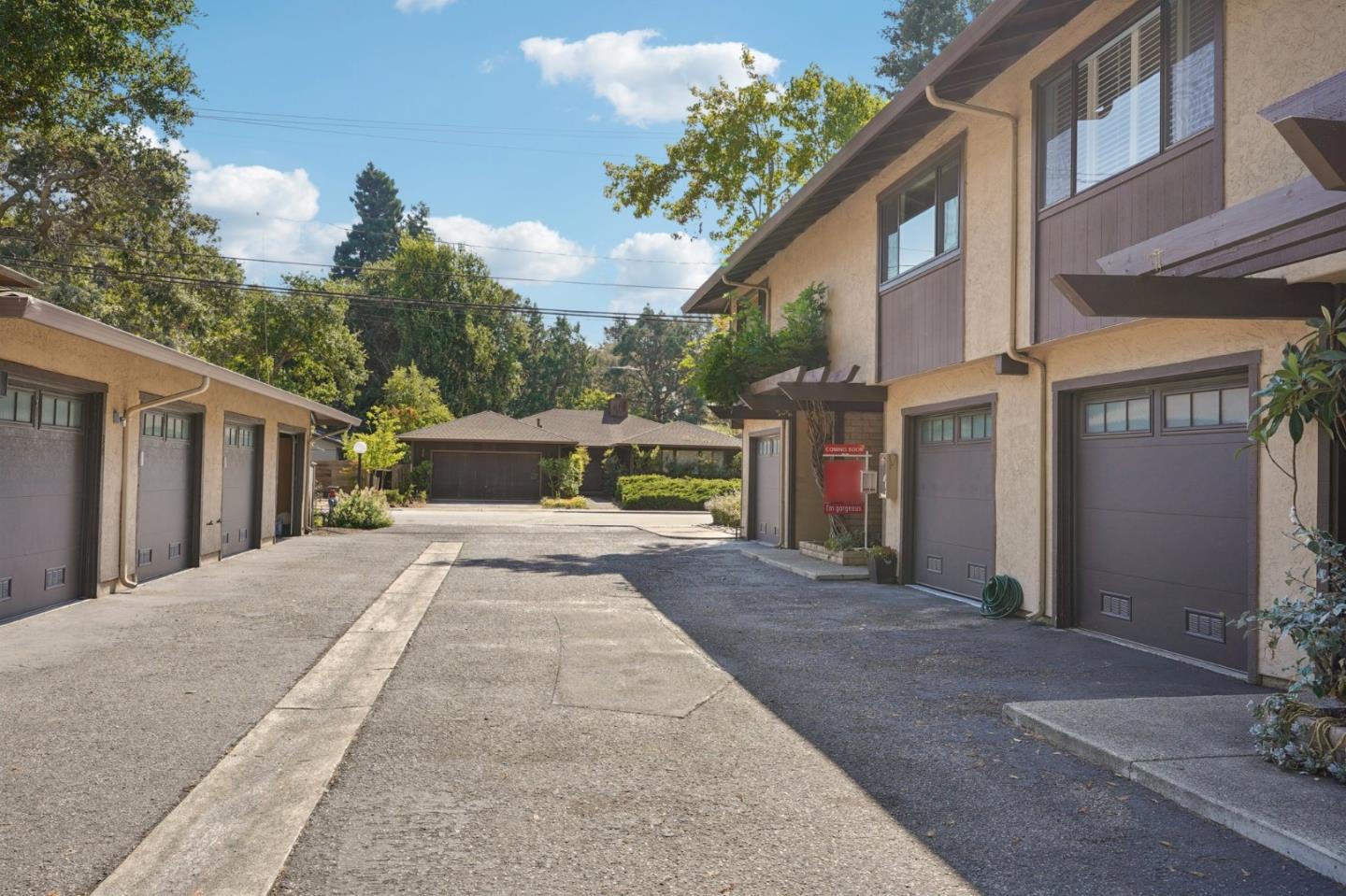 Detail Gallery Image 3 of 41 For 610 Gilbert Ave #2,  Menlo Park,  CA 94025 - 2 Beds | 1/1 Baths