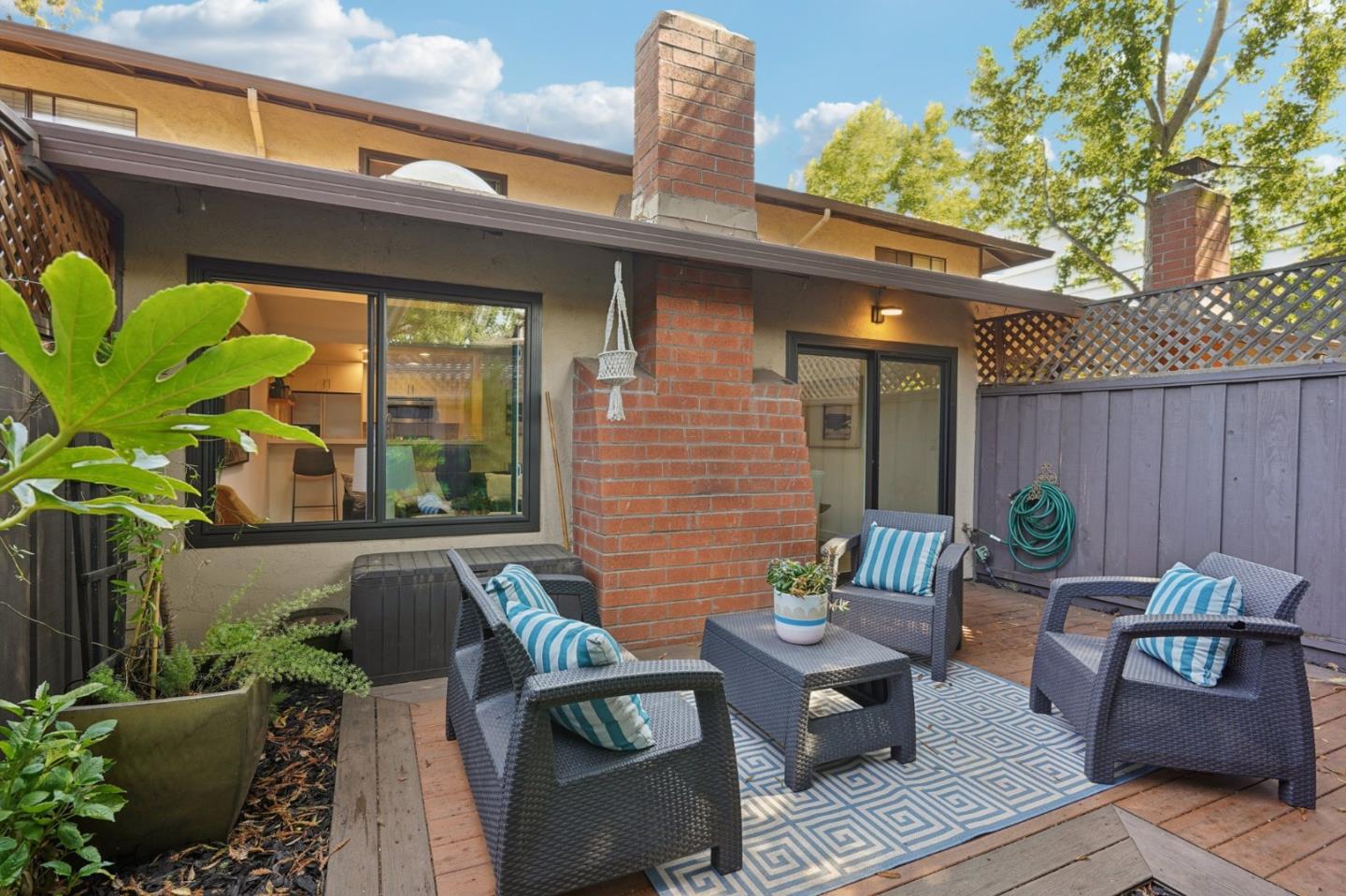 Detail Gallery Image 37 of 41 For 610 Gilbert Ave #2,  Menlo Park,  CA 94025 - 2 Beds | 1/1 Baths