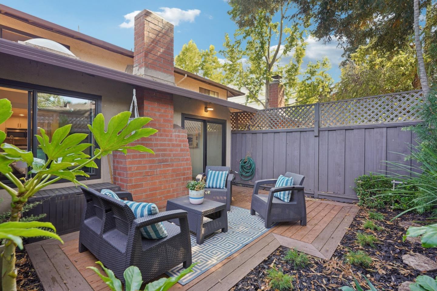 Detail Gallery Image 38 of 41 For 610 Gilbert Ave #2,  Menlo Park,  CA 94025 - 2 Beds | 1/1 Baths