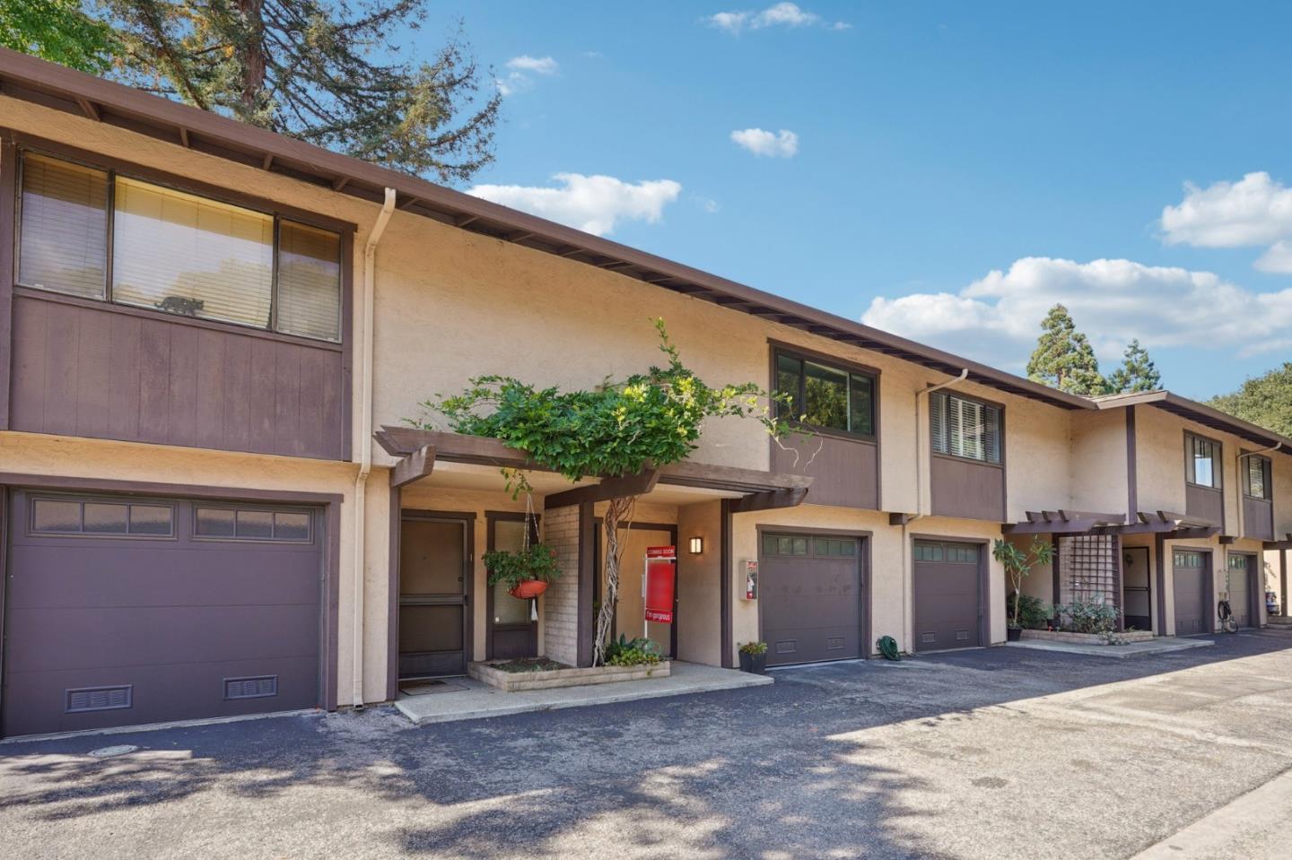 Detail Gallery Image 4 of 41 For 610 Gilbert Ave #2,  Menlo Park,  CA 94025 - 2 Beds | 1/1 Baths