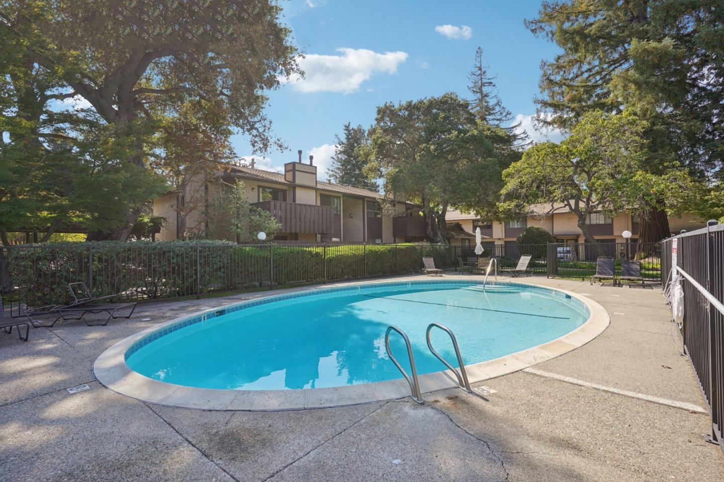 Detail Gallery Image 41 of 41 For 610 Gilbert Ave #2,  Menlo Park,  CA 94025 - 2 Beds | 1/1 Baths