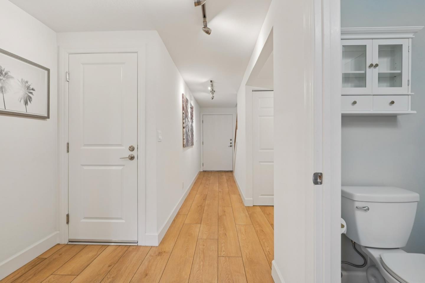 Detail Gallery Image 8 of 41 For 610 Gilbert Ave #2,  Menlo Park,  CA 94025 - 2 Beds | 1/1 Baths
