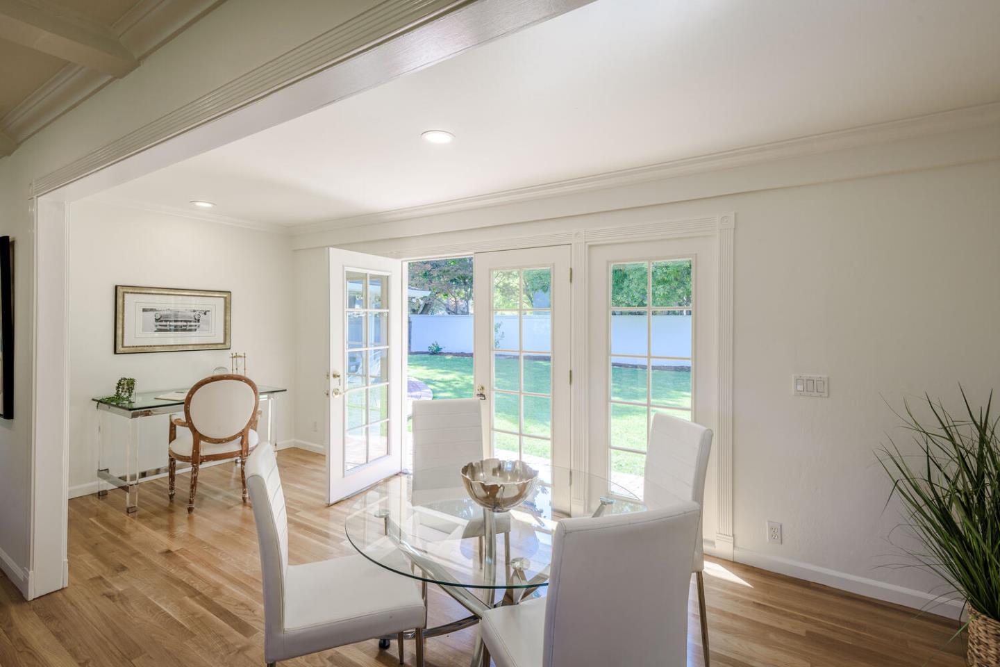 Detail Gallery Image 13 of 38 For 1597 Edgewood Dr, Palo Alto,  CA 94303 - 3 Beds | 2/1 Baths