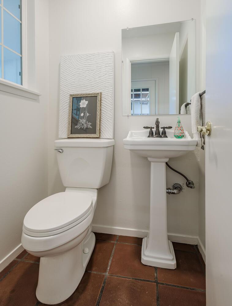 Detail Gallery Image 23 of 38 For 1597 Edgewood Dr, Palo Alto,  CA 94303 - 3 Beds | 2/1 Baths
