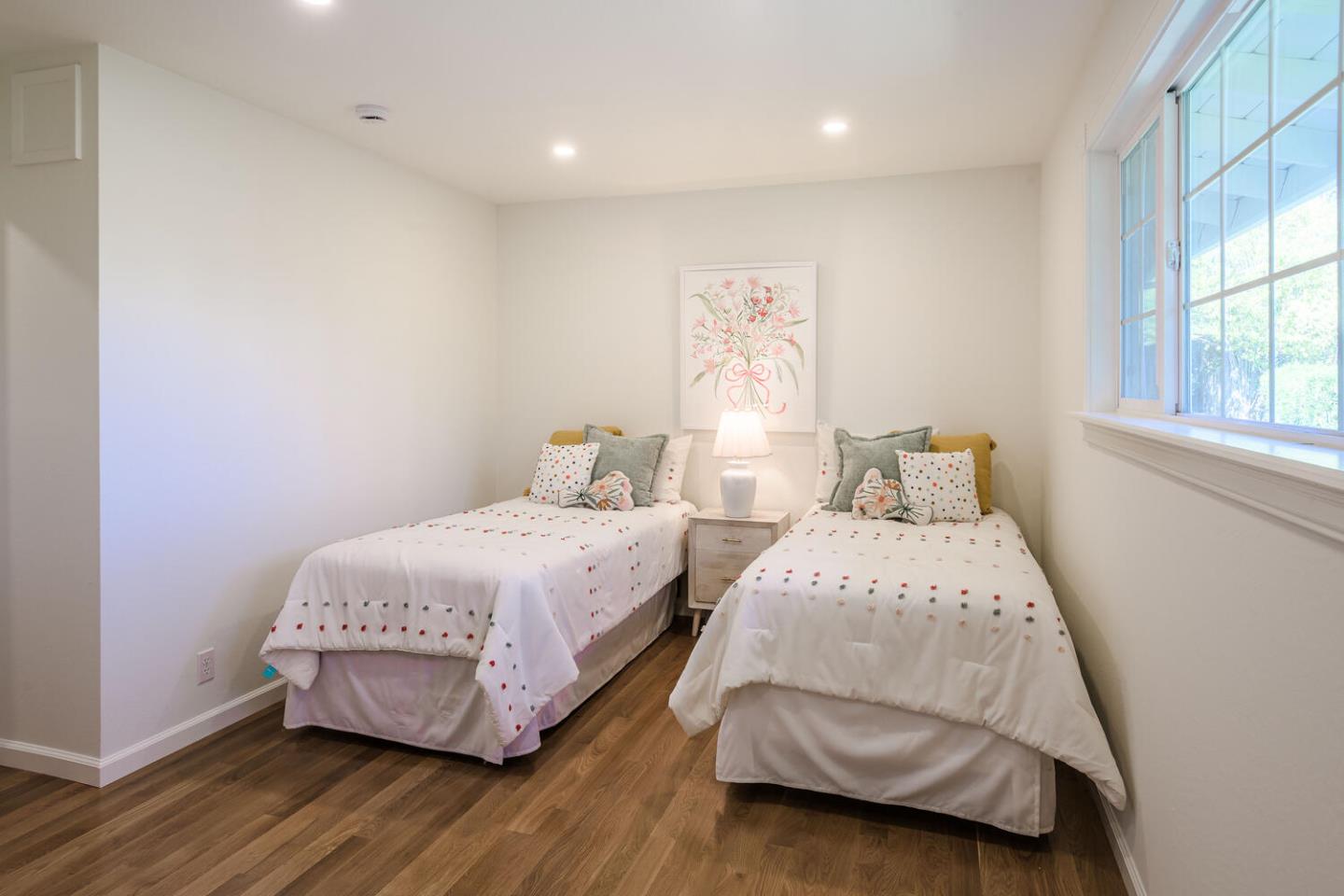 Detail Gallery Image 24 of 38 For 1597 Edgewood Dr, Palo Alto,  CA 94303 - 3 Beds | 2/1 Baths