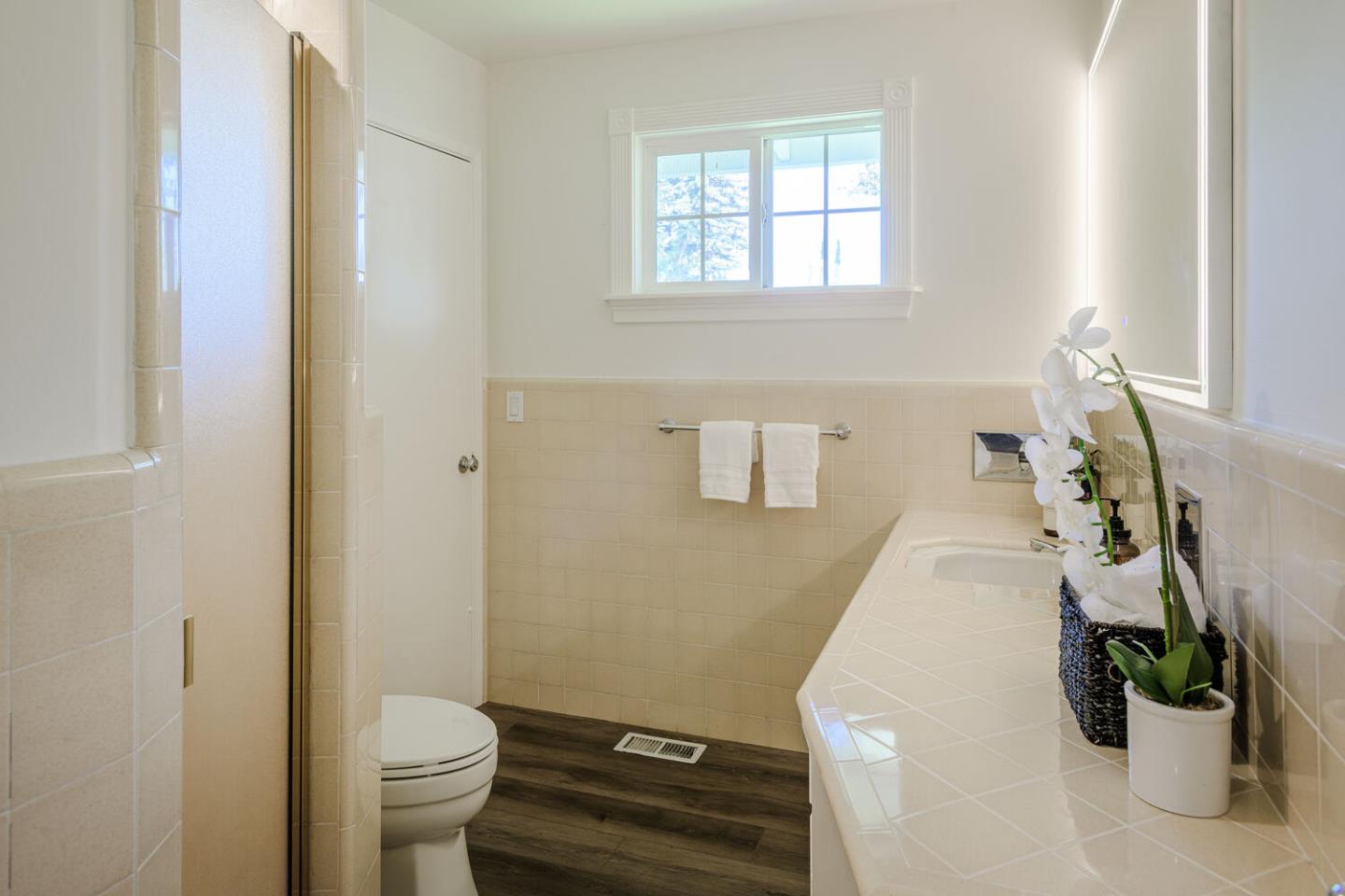 Detail Gallery Image 29 of 38 For 1597 Edgewood Dr, Palo Alto,  CA 94303 - 3 Beds | 2/1 Baths