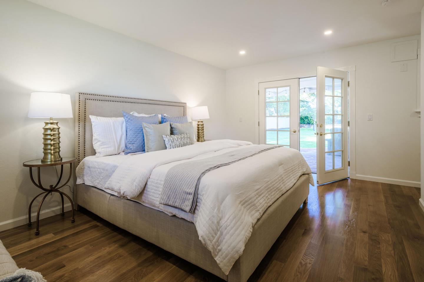 Detail Gallery Image 30 of 38 For 1597 Edgewood Dr, Palo Alto,  CA 94303 - 3 Beds | 2/1 Baths