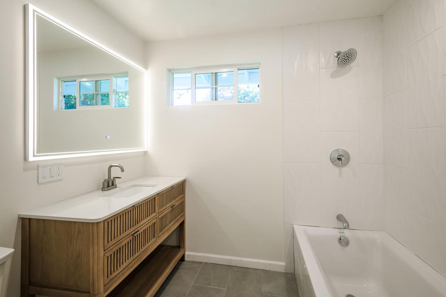 Detail Gallery Image 31 of 38 For 1597 Edgewood Dr, Palo Alto,  CA 94303 - 3 Beds | 2/1 Baths
