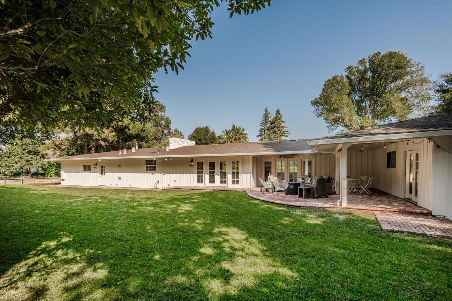 Detail Gallery Image 34 of 38 For 1597 Edgewood Dr, Palo Alto,  CA 94303 - 3 Beds | 2/1 Baths