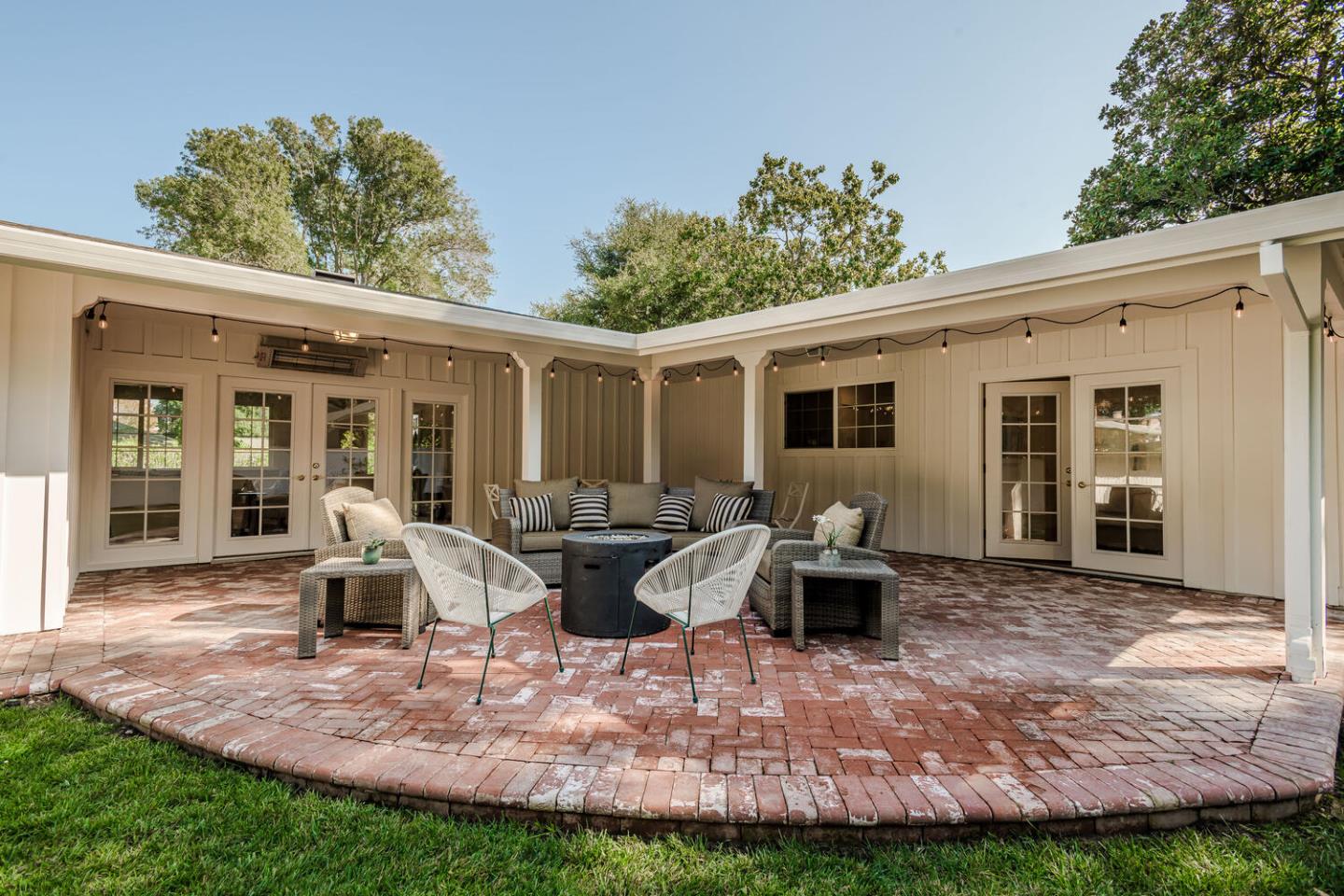 Detail Gallery Image 4 of 38 For 1597 Edgewood Dr, Palo Alto,  CA 94303 - 3 Beds | 2/1 Baths