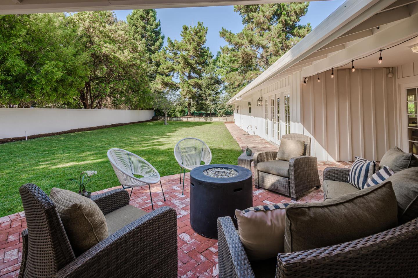 Detail Gallery Image 5 of 38 For 1597 Edgewood Dr, Palo Alto,  CA 94303 - 3 Beds | 2/1 Baths