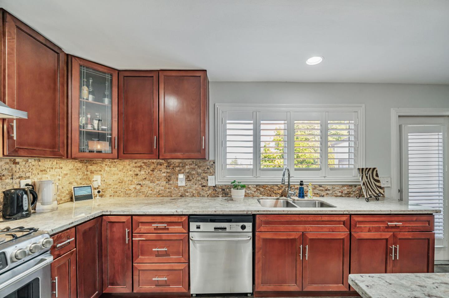 Detail Gallery Image 9 of 31 For 324 Hazel Ave, San Bruno,  CA 94066 - 3 Beds | 1 Baths
