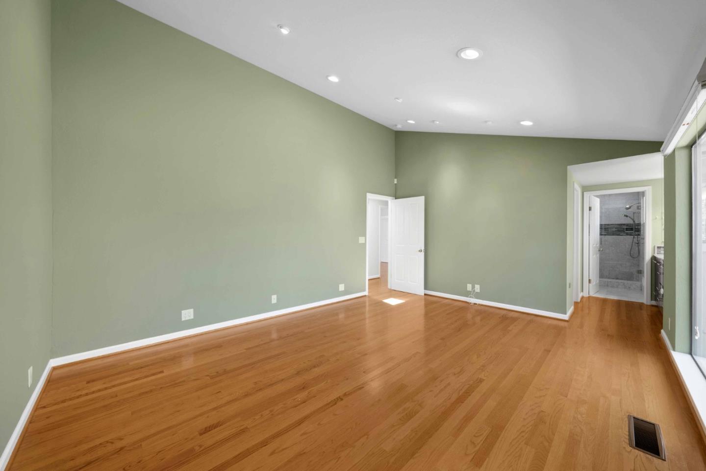 Detail Gallery Image 23 of 55 For 7175 Red Holly Ct, San Jose,  CA 95120 - 4 Beds | 2/1 Baths