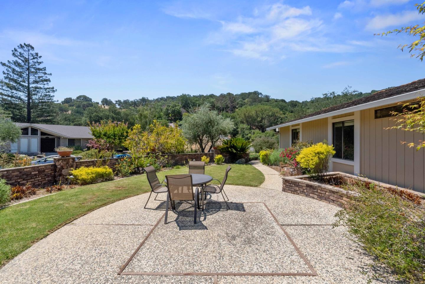 Detail Gallery Image 7 of 55 For 7175 Red Holly Ct, San Jose,  CA 95120 - 4 Beds | 2/1 Baths