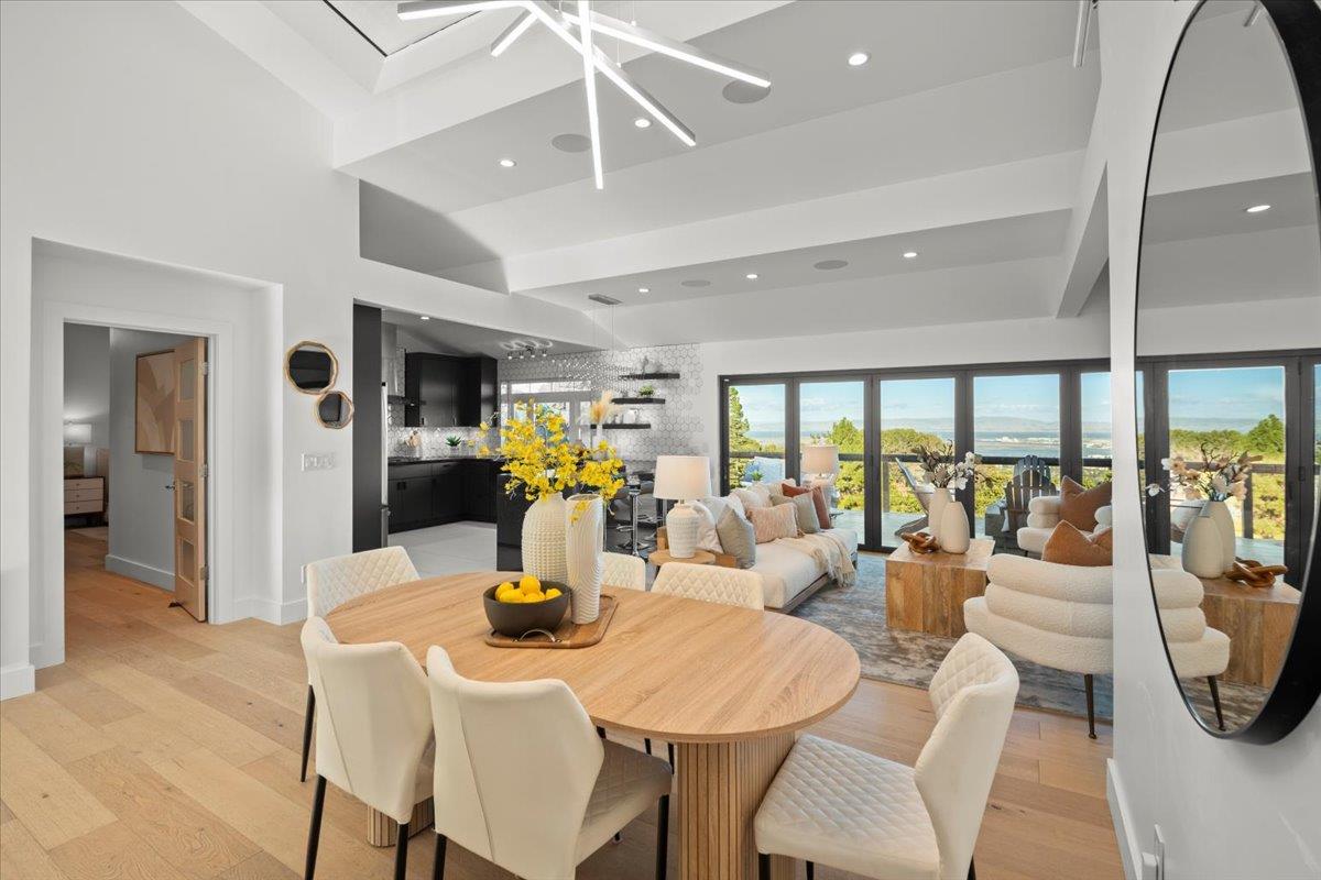 Detail Gallery Image 13 of 54 For 865 Somerset Ct, San Carlos,  CA 94070 - 5 Beds | 3 Baths