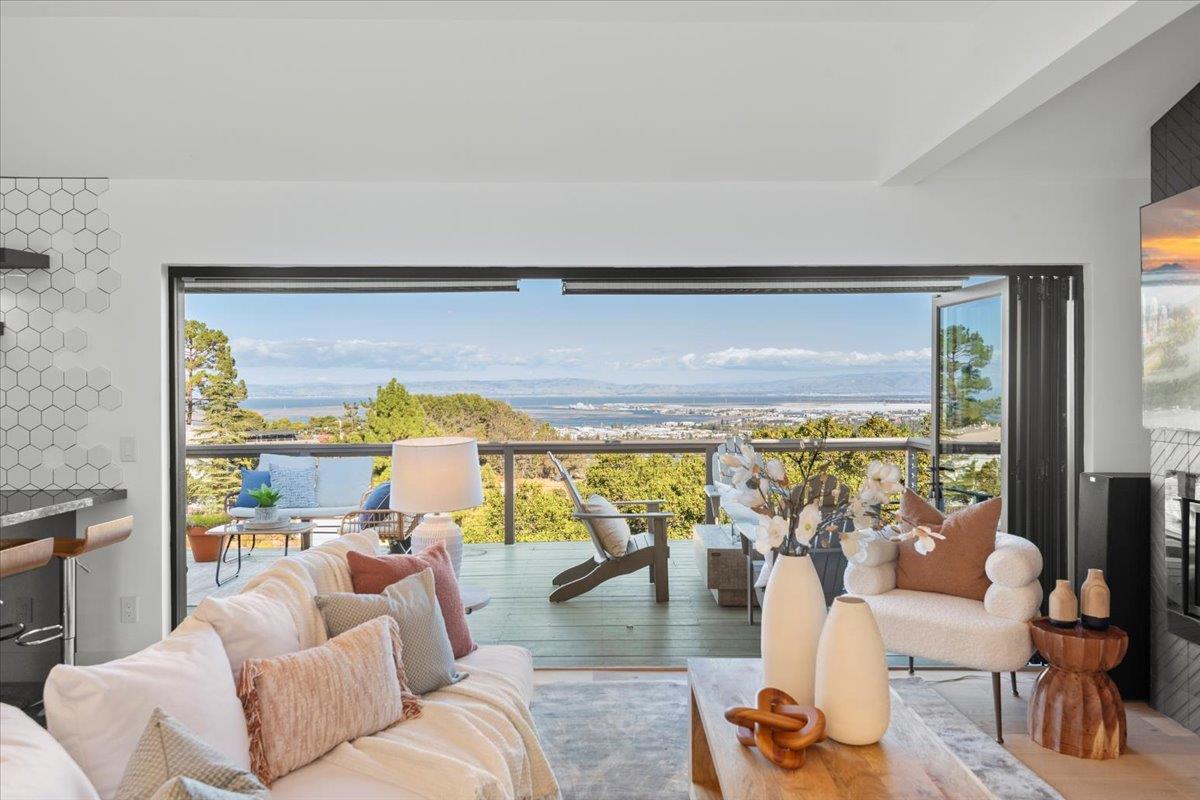 Detail Gallery Image 18 of 54 For 865 Somerset Ct, San Carlos,  CA 94070 - 5 Beds | 3 Baths