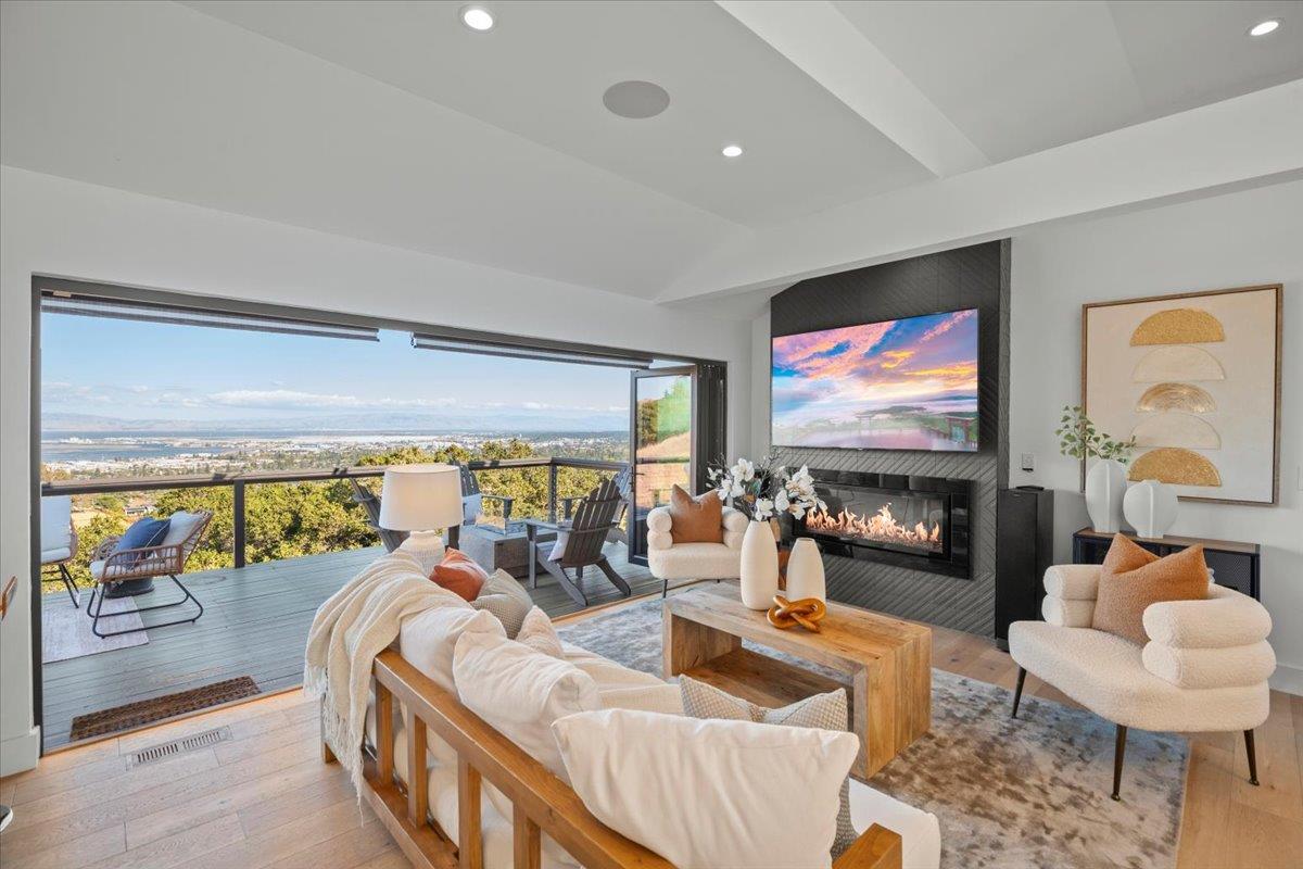 Detail Gallery Image 19 of 54 For 865 Somerset Ct, San Carlos,  CA 94070 - 5 Beds | 3 Baths