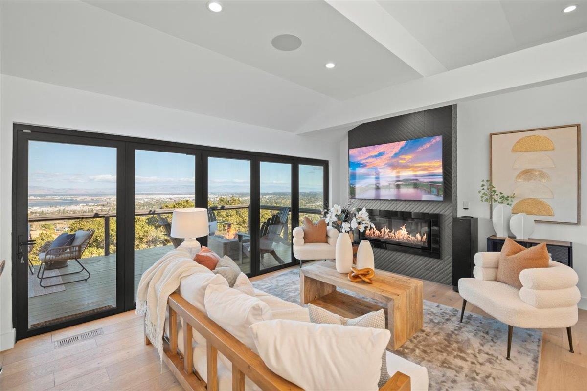 Detail Gallery Image 20 of 54 For 865 Somerset Ct, San Carlos,  CA 94070 - 5 Beds | 3 Baths