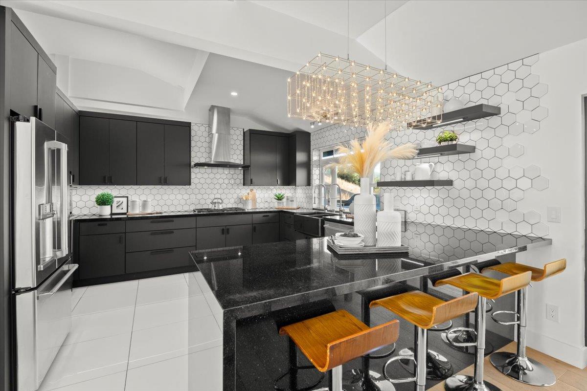 Detail Gallery Image 22 of 54 For 865 Somerset Ct, San Carlos,  CA 94070 - 5 Beds | 3 Baths